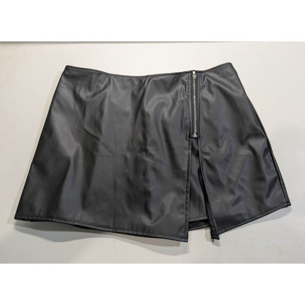 Womens Black Faux  Leather Skort Mini Skirt Shorts Biker Goth Punk Grunge L NWT
